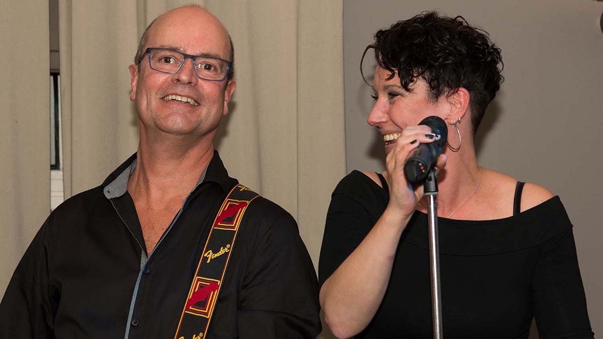 duo-crossroads-de-beste-muziek-band-bruiloftband-coverband-feestband-voor-live-muziek-op-bruiloftsfeest-huwelijksfeest-en-verjaardagsfeest-foto11