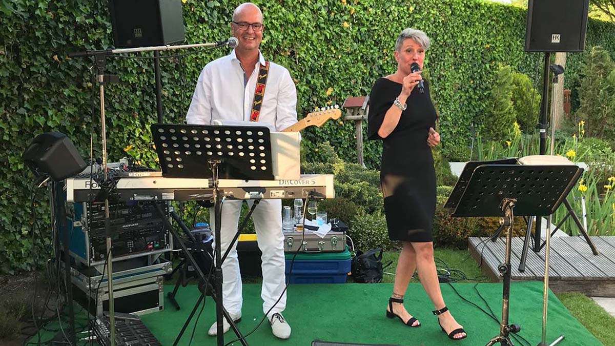 duo-crossroads-de-beste-muziek-band-bruiloftband-coverband-feestband-voor-live-muziek-op-bruiloftsfeest-huwelijksfeest-en-verjaardagsfeest-foto12