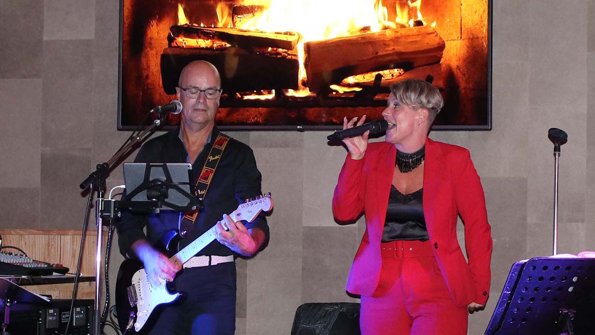 duo-crossroads-de-beste-muziek-band-bruiloftband-coverband-feestband-voor-live-muziek-op-bruiloftsfeest-huwelijksfeest-en-verjaardagsfeest-foto7