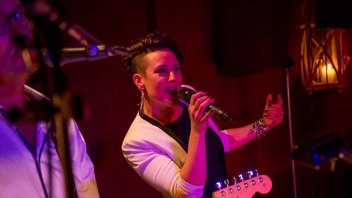 duo-crossroads-de-beste-muziek-band-bruiloftband-coverband-feestband-voor-live-muziek-op-bruiloftsfeest-huwelijksfeest-en-verjaardagsfeest-foto9